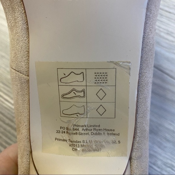 Atmosphere soft cream taupe colored microfiber pumps. Size 8 heels - Picture 11 of 13